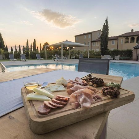 Resort Casale Le Torri Понсако Екстериор снимка