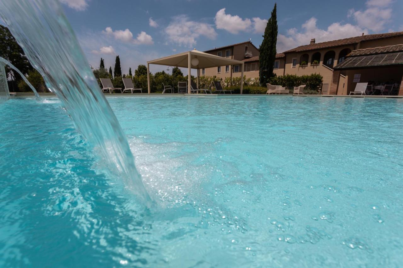 Resort Casale Le Torri Понсако Екстериор снимка