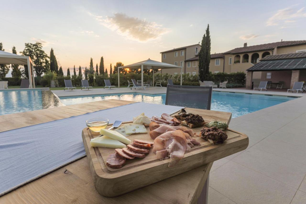 Resort Casale Le Torri Понсако Екстериор снимка