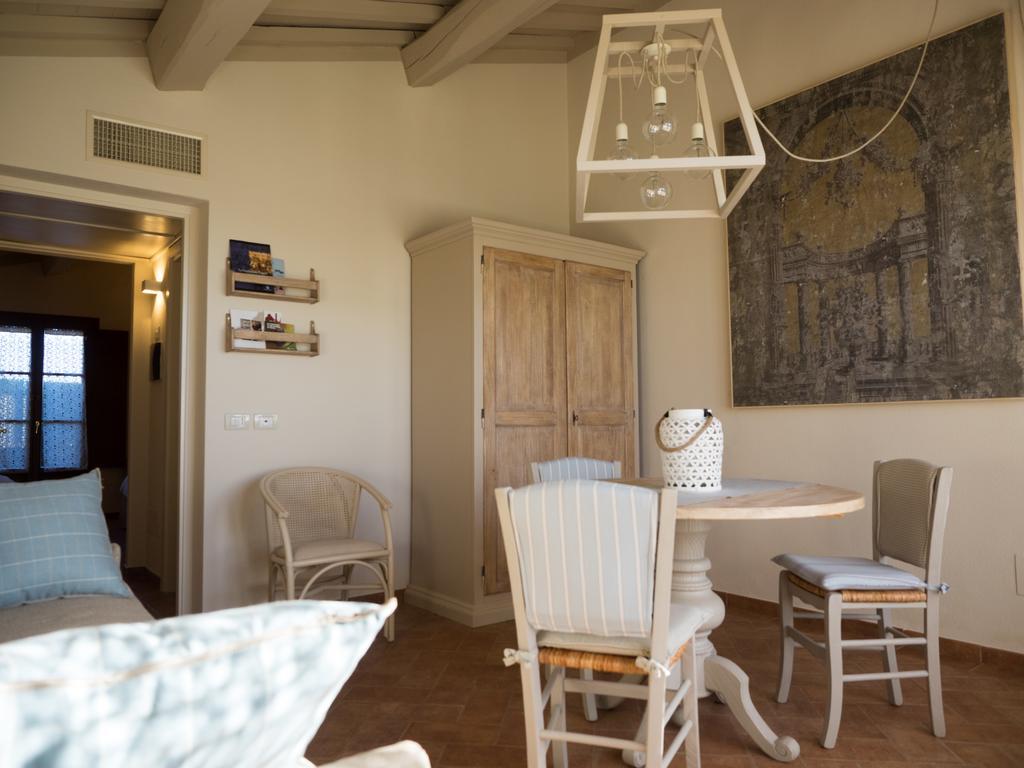 Resort Casale Le Torri Понсако Стая снимка