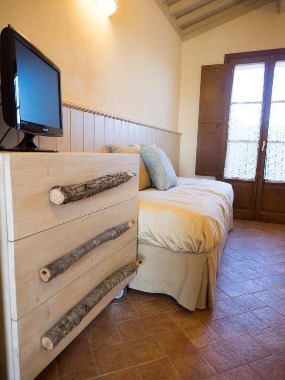 Resort Casale Le Torri Понсако Стая снимка