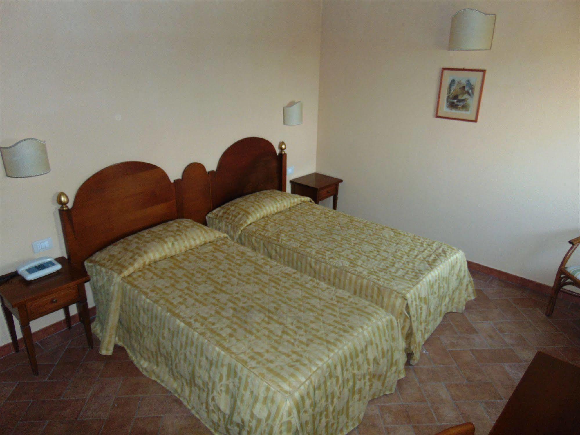 Resort Casale Le Torri Понсако Екстериор снимка