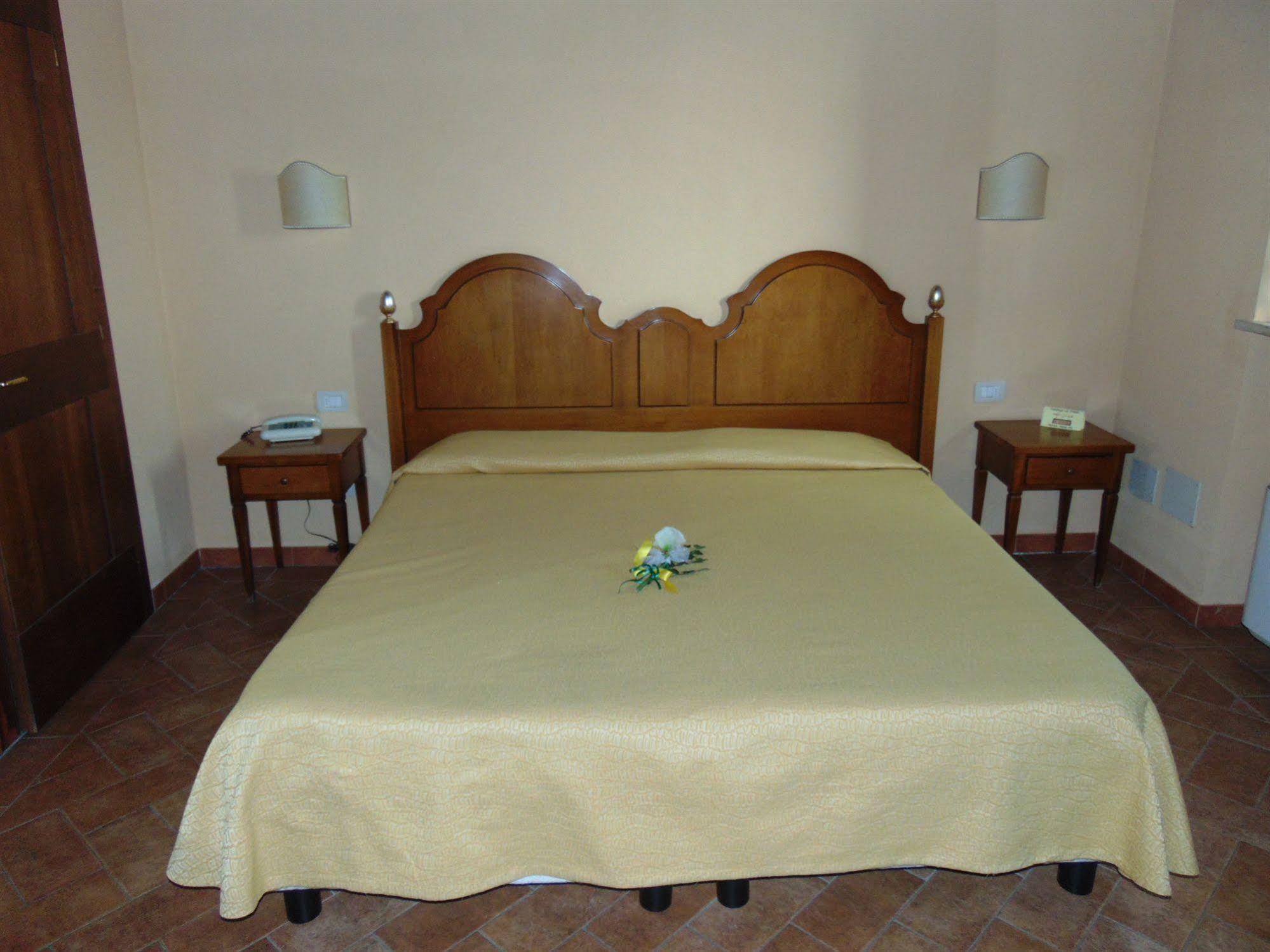 Resort Casale Le Torri Понсако Екстериор снимка