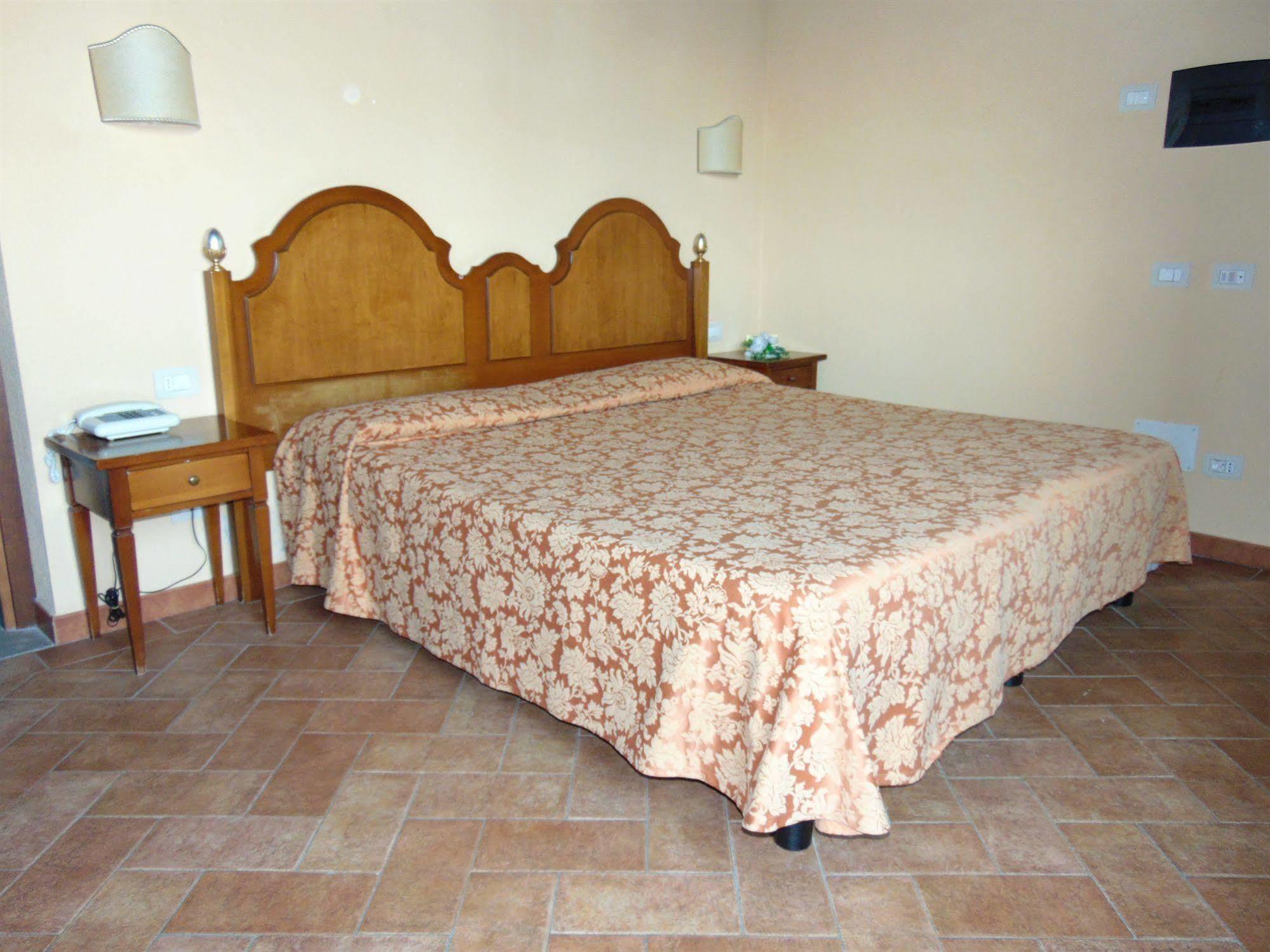 Resort Casale Le Torri Понсако Екстериор снимка